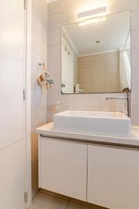 Ένα μπάνιο στο Skyview Penthouse / Central Athens
