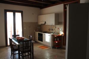 A kitchen or kitchenette at Casasimona