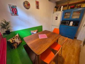 Kuchyň nebo kuchyňský kout v ubytování CASA UNO Heimeliges Chalet mitten in Spiez