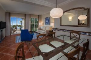 TV a/nebo společenská místnost v ubytování Marriott's Playa Andaluza