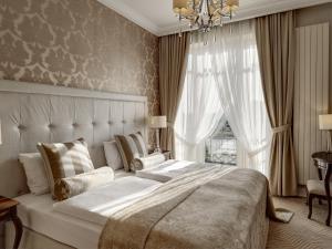 
Łóżko lub łóżka w pokoju w obiekcie Rezydencja Luxury Hotel Bytom Piekary Śląskie
