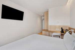 TV a/nebo společenská místnost v ubytování B&B HOTEL Viana do Castelo