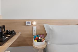 Příslušenství pro přípravu čaje a kávy v ubytování B&B HOTEL Viana do Castelo