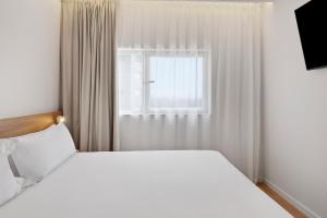 Postel nebo postele na pokoji v ubytování B&B HOTEL Viana do Castelo
