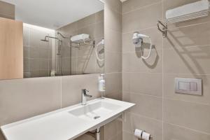 Koupelna v ubytování B&B HOTEL Viana do Castelo