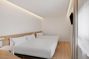 Postel nebo postele na pokoji v ubytování B&B HOTEL Viana do Castelo