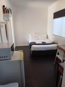 Postel nebo postele na pokoji v ubytování Billabong Motel