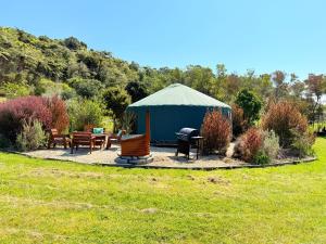 Zahrada ubytování Pā Tōrea Beach Stay