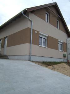 Galeriebild der Unterkunft Kultúrház Apartman in Győr