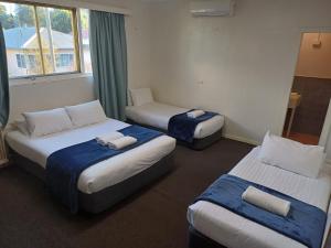 Postel nebo postele na pokoji v ubytování Billabong Motel