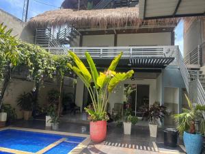 a house with a swimming pool and plants in front of it at APARTAMENTOS AMOBLADOS in Santa Marta