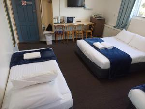 Postel nebo postele na pokoji v ubytování Billabong Motel