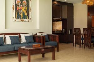 a living room with a couch and a table at Bali Ula Villa in Nusa Dua