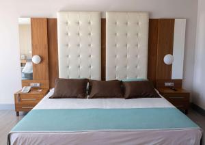 Postel nebo postele na pokoji v ubytování Hotel Ciudad de Ponferrada, Ascend Hotel Collection