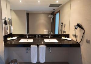 Koupelna v ubytování Hotel Ciudad de Ponferrada, Ascend Hotel Collection