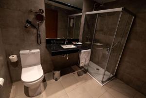 Koupelna v ubytování Hotel Ciudad de Ponferrada, Ascend Hotel Collection