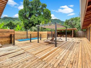 Imagen de la galería de POOL AC King Bed Cozy Rooms - Villa Vaiaire, en Vaïare