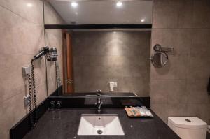 Koupelna v ubytování Hotel Ciudad de Ponferrada, Ascend Hotel Collection