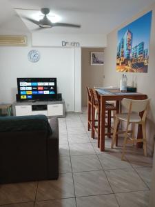 TV a/nebo společenská místnost v ubytování F2 My PLACE TO REST