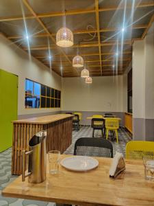 TSR Inn By Xplore Mantra Hotel and Cafe, Nagtibba的休息区