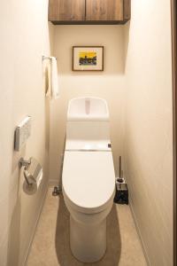 Ein Badezimmer in der Unterkunft 谷町君Hotel 松竹雲 京都四条烏丸