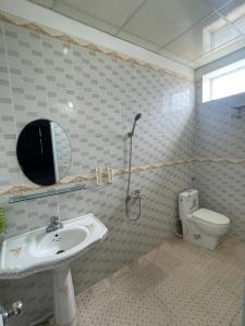 Ένα μπάνιο στο PAOLO HOTEL - KHÁCH sẠN BẢO LẠC +59 φωτογραφίες