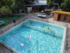 A piscina em ou perto de 小红马民宿