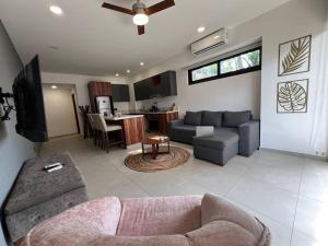 a living room with a couch and a kitchen at Céntrico Estudio Con Roof Top Zona Romántica 502 in Puerto Vallarta