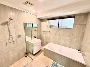 Ένα μπάνιο στο Sea Breeze 16 Wirraway Ave +13 φωτογραφίες