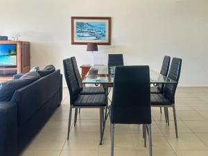Area soggiorno di Unit 19 - Avoca Palms Resort