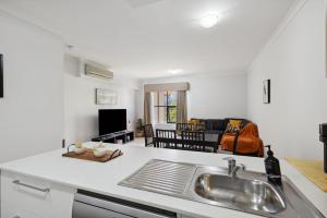 Η κουζίνα ή μικρή κουζίνα στο 3BR Oasis Townhouse in Northbridge