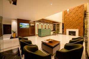 TV a/nebo společenská místnost v ubytování Hotel Mysore Radiance