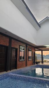 Bazén v ubytování RumaMataAyer Homestay Islam Semabok Perdana - Melaka nebo v jeho okolí