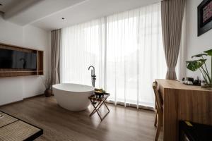 Gambar di galeri bagi Guizhou Kaili Leli Designer Hotel di Bainiu