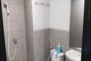 a bathroom with a shower and a toilet and a sink at Riverdale Cikarang by Veto Rooms in Tanahbaru