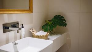 Bilik mandi di Guizhou Kaili Leli Designer Hotel