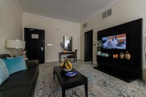 Televisyen dan/atau pusat hiburan di The Royal Riviera Hotel Doha