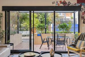 Balkón nebo terasa v ubytování Spacious 3-Level Townhouse with Pool in Northbridge