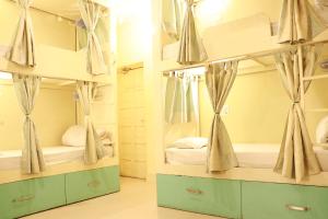 Shiv Shakti Hostel客房内的一张或多张床位