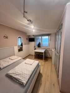 Postel nebo postele na pokoji v ubytování Ubytovani Na Hrazi 91