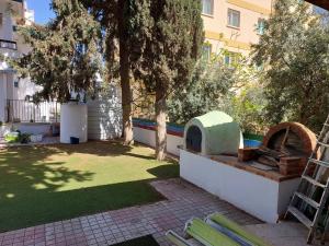 Κήπος έξω από το Green island 1