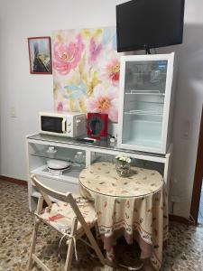 a room with a table and a tv at Alojamiento Ruizo in Lorca