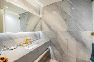 Kopalnica v nastanitvi FIVE Palm Upgraded 4 Bedrooms with Private Pool