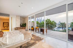 Postelja oz. postelje v sobi nastanitve FIVE Palm Upgraded 4 Bedrooms with Private Pool