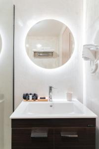 Bilik mandi di MAGNOLIA SUITES