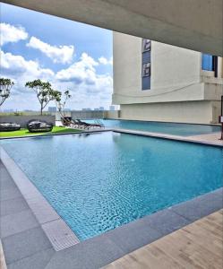 a swimming pool in the middle of a building at 3BR-Sora-Paradigm Residence by Guesthouse-8-9Pax in Johor Bahru