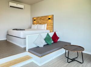 Letto o letti in una camera di HIP Seaview Resort @ Phi Phi