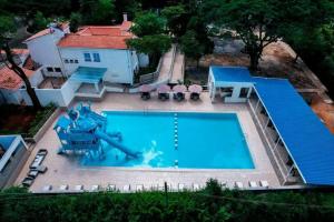 Πισίνα στο ή κοντά στο Kivulini Eco-Park Karen