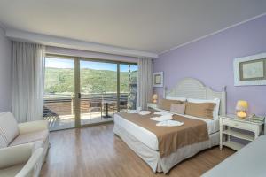 Posteľ alebo postele v izbe v ubytovaní San Nicolas Resort Hotel + 37 fotografií
