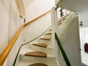 ヴァーレンにあるFerienhaus "Christin" Objekt-ID 15689-2のリビングルームの階段